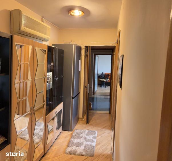 Apartament cu 3 camere semidecomandat în Central