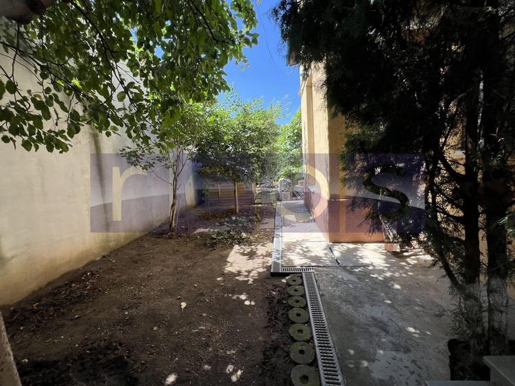Casă individuală cu 5 camere cu Canalizare în Crângași