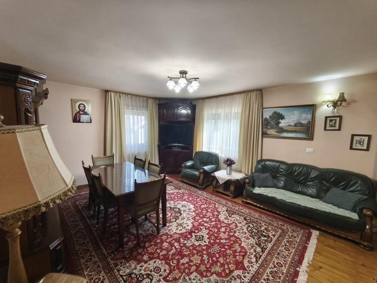 Casă individuală cu 5 camere cu Canalizare în Central