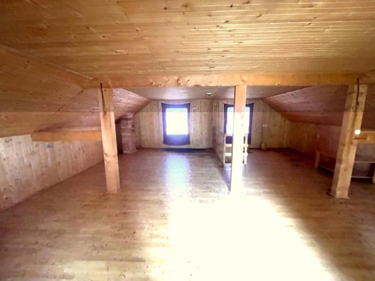 Casă individuală cu 7 camere cu Canalizare în Rogojel