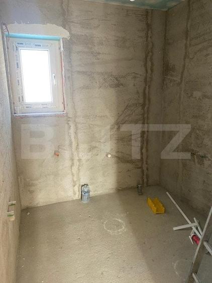 Duplex cu 4 camere cu Canalizare în Exterior Sud