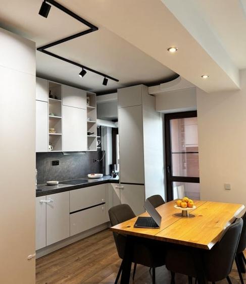 Apartament cu 3 camere semidecomandat, mobilat în Pipera