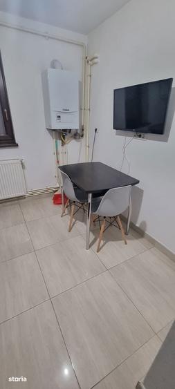 Apartament cu 3 camere decomandat în Casa de Cultură