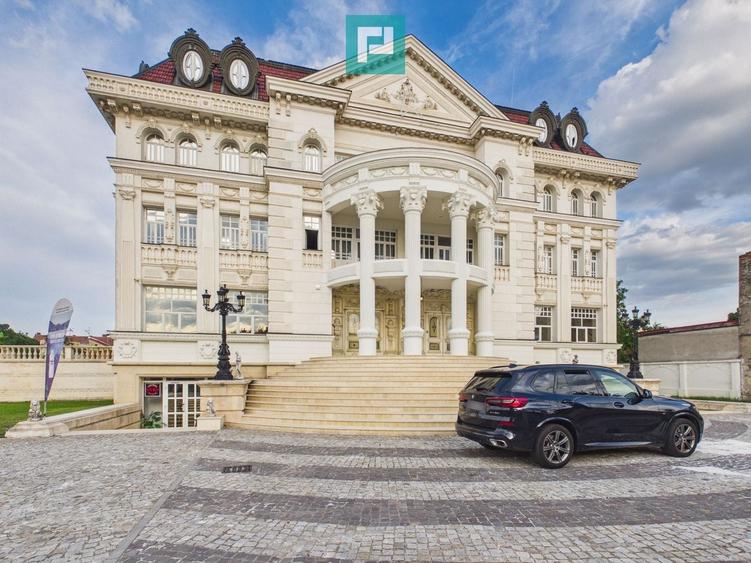 Casă individuală cu 8 camere cu Canalizare în Pârneava