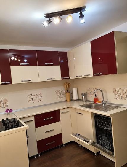 Apartament cu 3 camere decomandat în Central