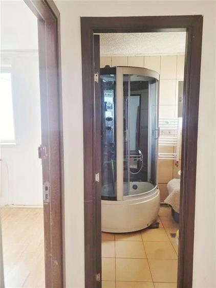 Apartament cu 3 camere semidecomandat în 9 Mai