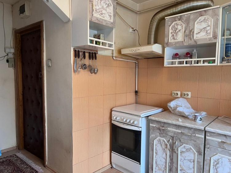 Apartament cu 4 camere semidecomandat în Gojdu