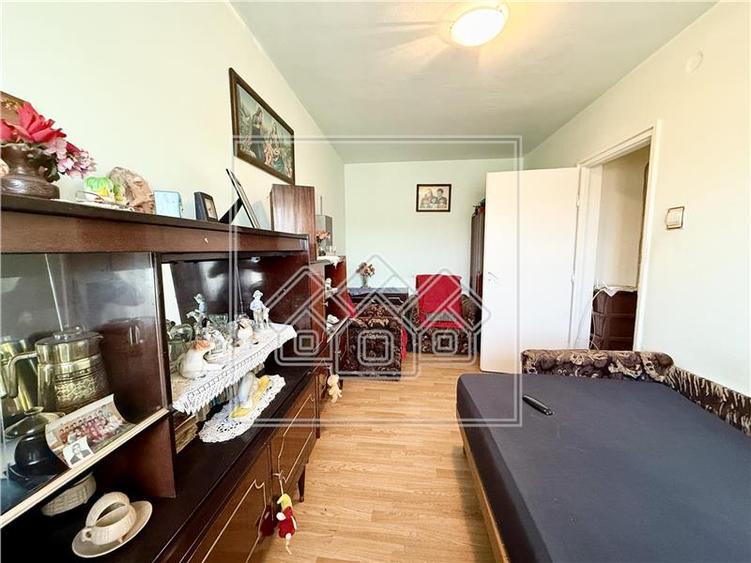 Apartament cu 3 camere decomandat în Vasile Aaron