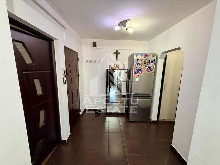 Apartament cu 3 camere decomandat, mobilat în Lipovei