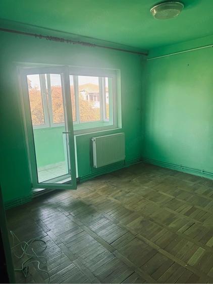 Apartament cu 3 camere decomandat în Aradului