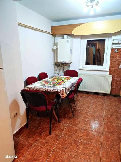 Apartament cu 4 camere decomandat în Lipovei