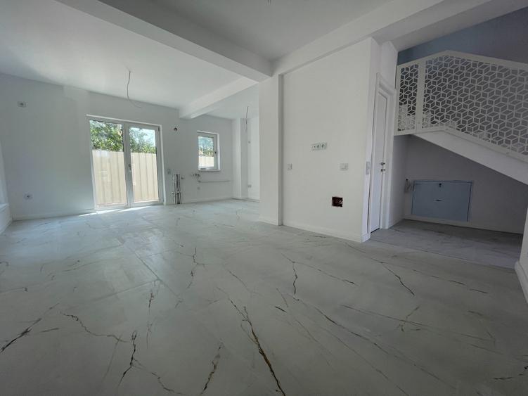 Duplex cu 4 camere cu Canalizare în Central
