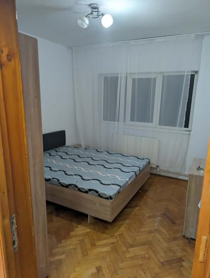 Apartament cu 2 camere decomandat în Piața