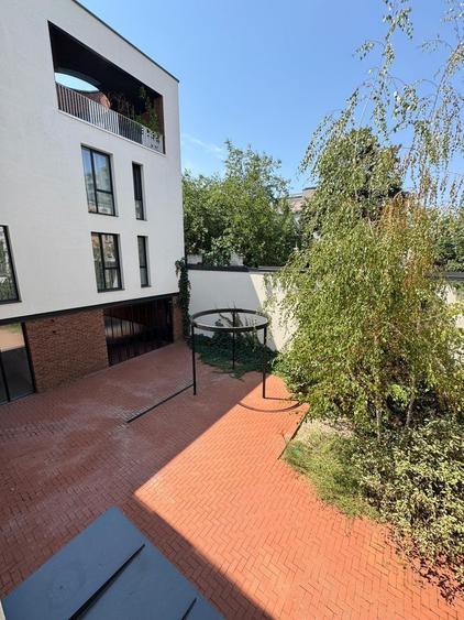 Apartament cu 3 camere semidecomandat în Polonă