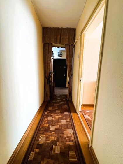 Apartament cu 3 camere decomandat în Podul de Fier