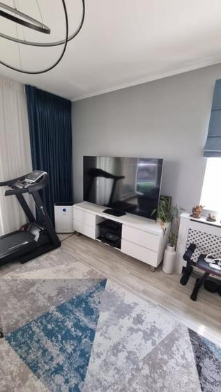 Apartament cu 3 camere semidecomandat în Odăi