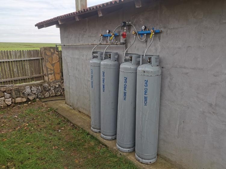 Casă individuală cu 5 camere cu Canalizare în Corbu