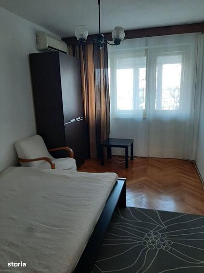Apartament cu 3 camere semidecomandat în Drumul Taberei
