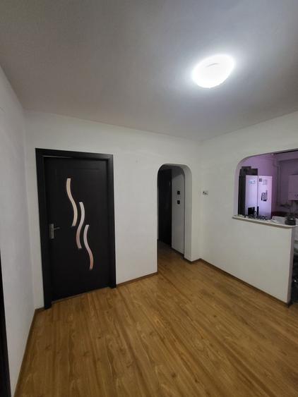 Inchiriez apartament cu 3 camere zona centrala - 8