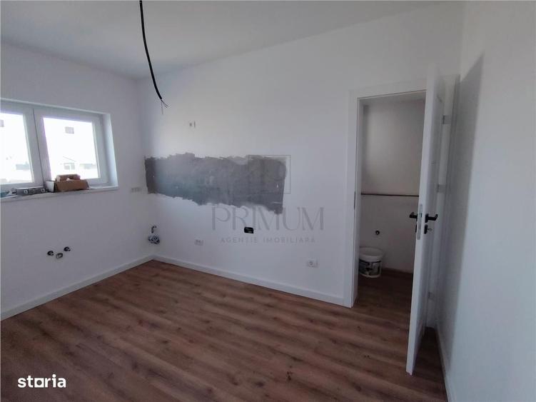 Casă cu 4 camere decomandat în Central