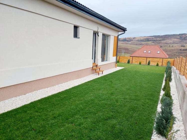 Casă individuală cu 4 camere cu Teren 500 Mp în Corușu