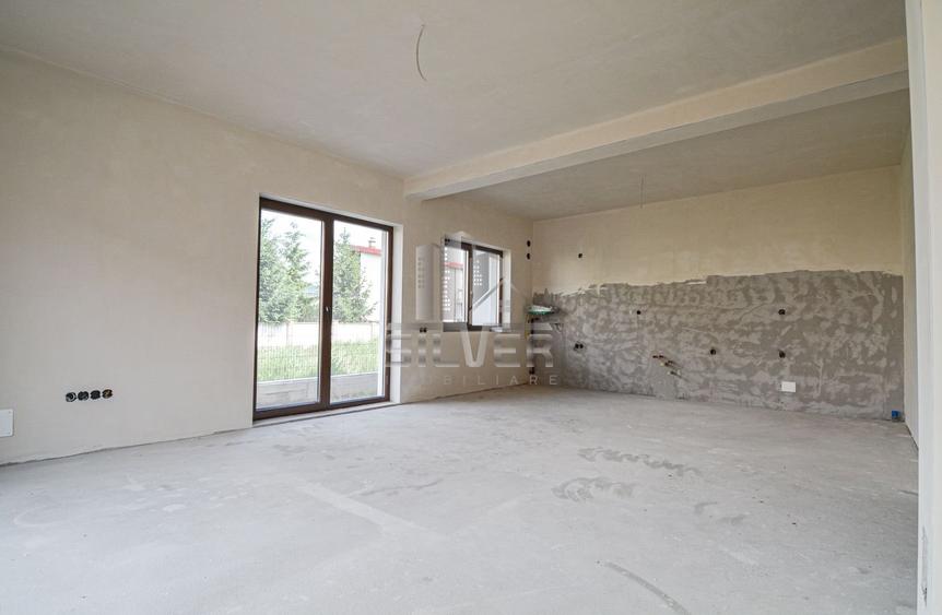 Duplex cu 4 camere cu Canalizare în Florești