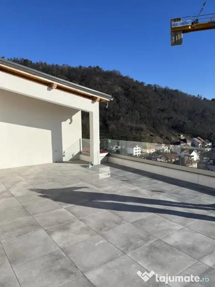 Apartament cu 3 camere decomandat în Parc Zăvoi
