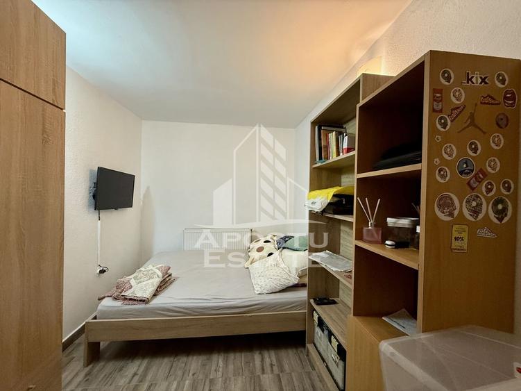 Apartament cu 4 camere semidecomandat, mobilat în Complex Studențesc