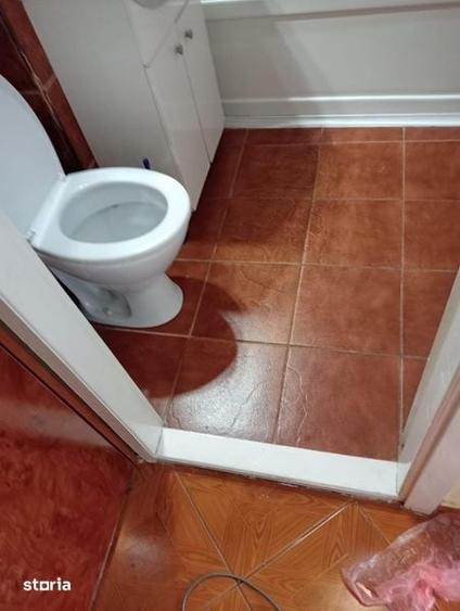 Apartament cu 3 camere decomandat în Sărari
