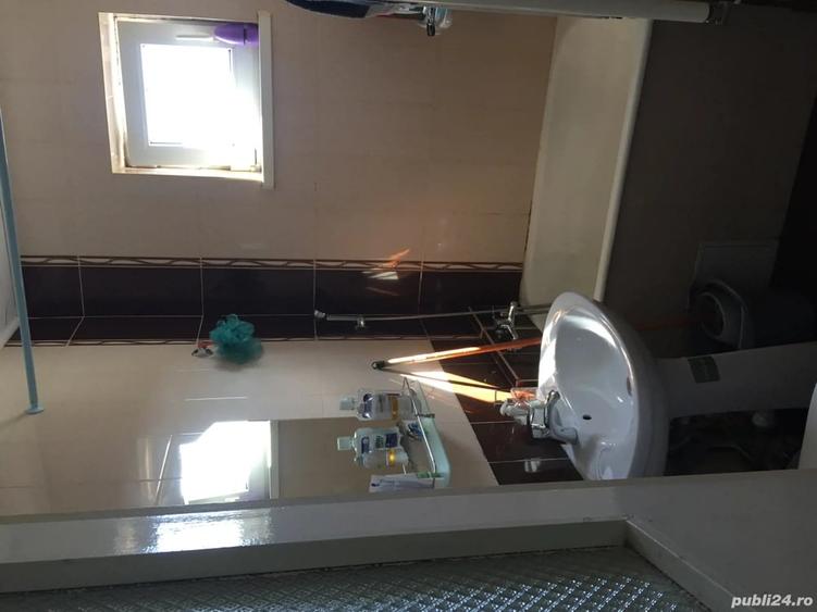 Apartament cu 3 camere semidecomandat în Florilor