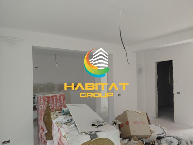 Apartament cu 5 camere decomandat în Est