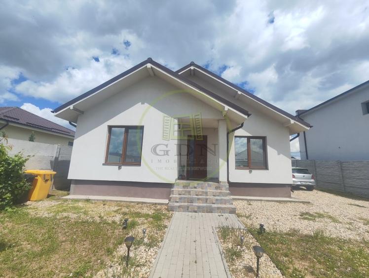 Casă individuală cu 3 camere cu Canalizare în Cârcea