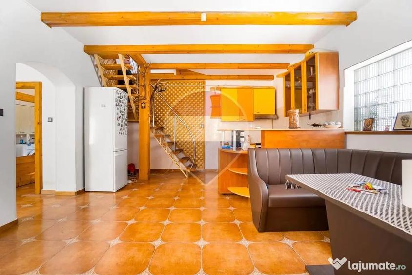 Apartament cu 4 camere decomandat în Central