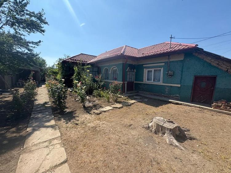 Casă individuală cu 6 camere cu Canalizare în Fundeni
