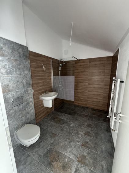 Apartament cu 3 camere decomandat în Giroc