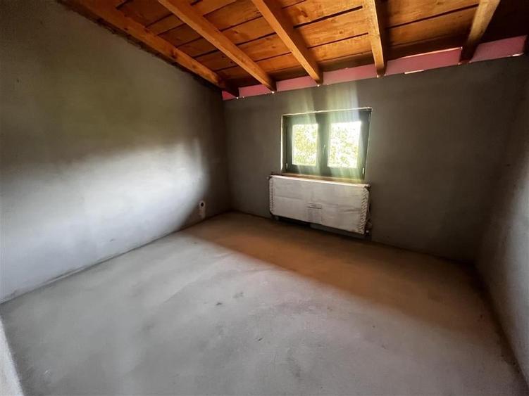 Casă individuală cu 4 camere cu Teren 300 Mp în Strejnicu