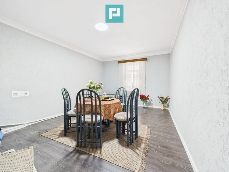 Casă individuală cu 6 camere cu Teren 2712 Mp în Central