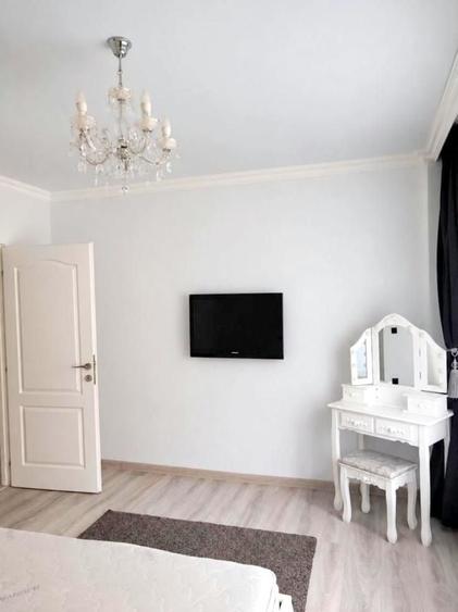 Apartament cu 4 camere decomandat în Micro 14