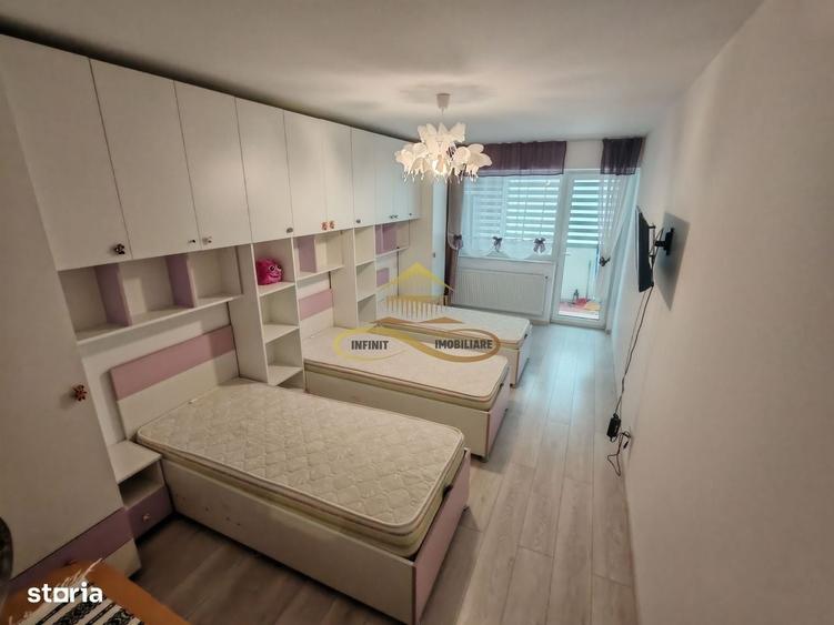Apartament cu 3 camere în Central — fotografia 3