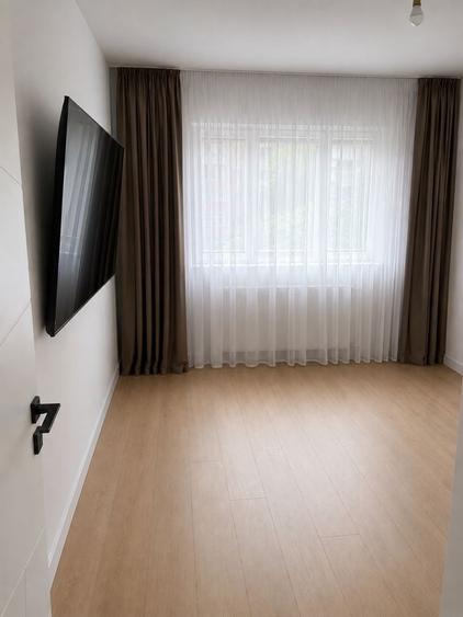 Apartament cu 3 camere decomandat în Republicii
