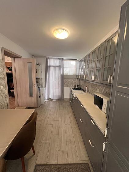 Apartament cu 3 camere semidecomandat, mobilat în Bucureștii Noi