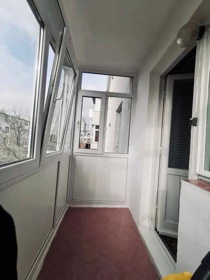 Apartament cu 3 camere semidecomandat în Km 4-5