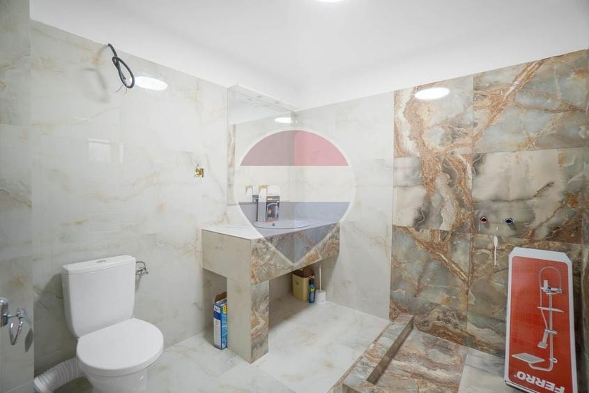 Hotel/Pensiune, de 377.5 mp, în Plaiul Foii