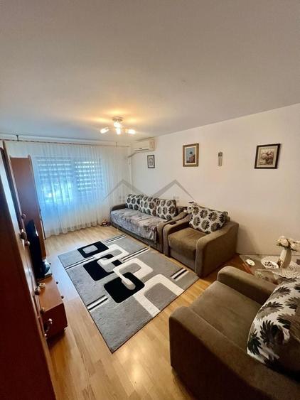 Apartament cu 2 camere decomandat în Nicolina