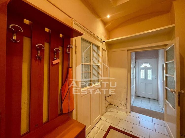 Apartament cu 2 camere semidecomandat, mobilat în Drăgășani