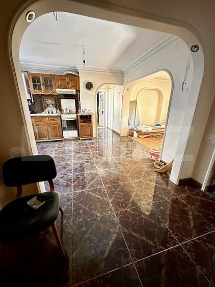 Apartament cu 4 camere decomandat în Dâmbu Pietros