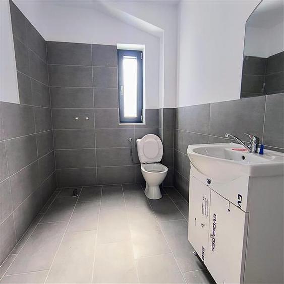 Spațiu industrial, de 900 mp, în Domnești