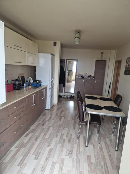 Apartament cu 2 camere semidecomandat în Intim