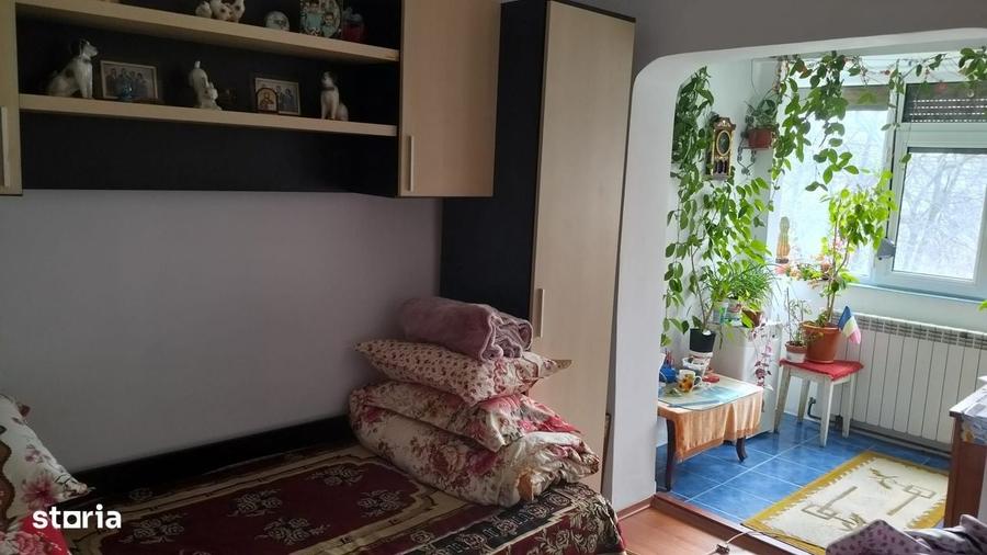 Apartament cu 3 camere decomandat în Exterior Vest