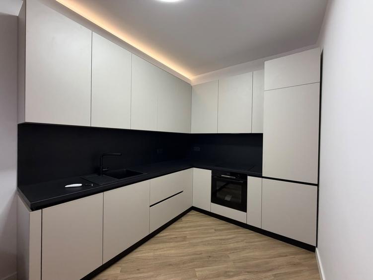 Apartament cu 2 camere semidecomandat, mobilat în Florești